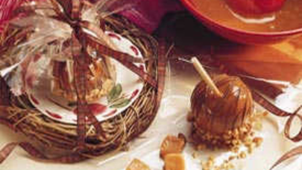 Chocolate-Drizzled Caramel Apples