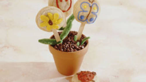 Cookie-Wrapped Candy Bars on a Stick 