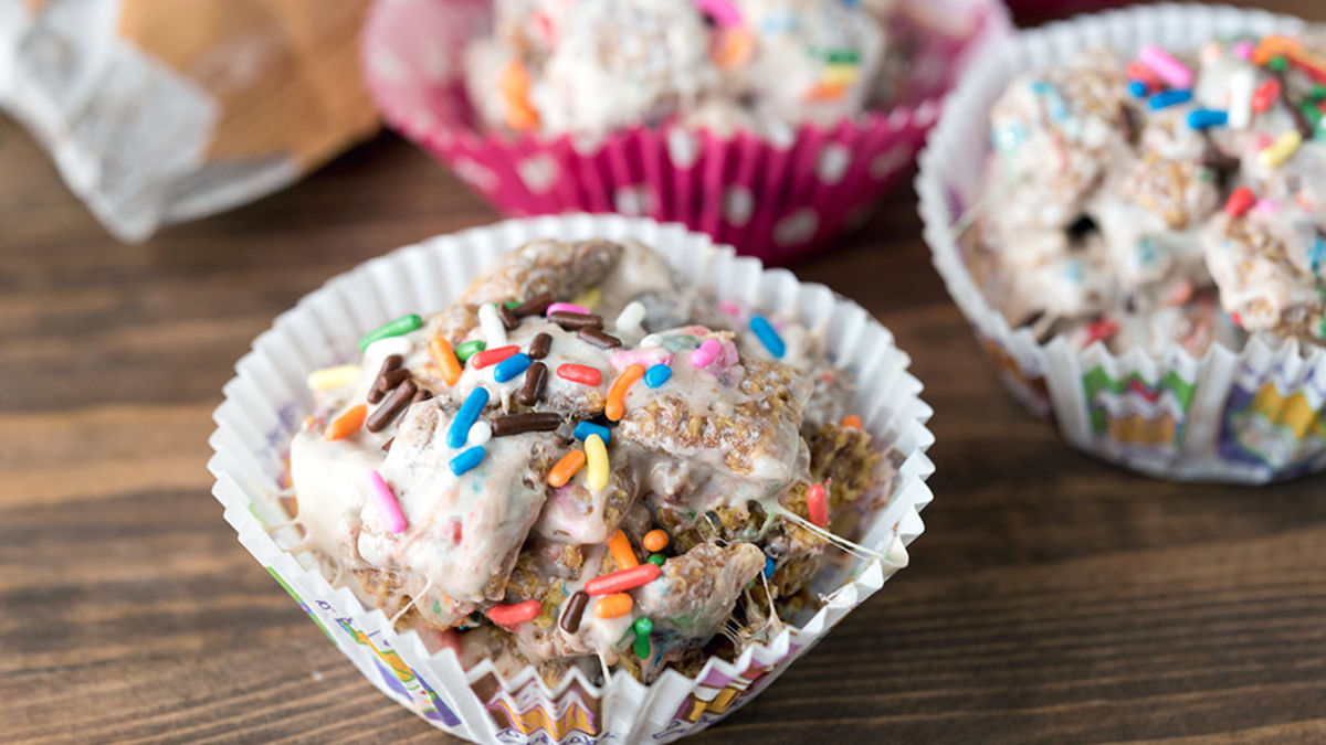No-Bake Chex Mix™ Muddy Buddies™ Cupcakes