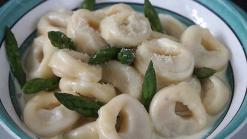 Cappelletti con Crema y Espárragos