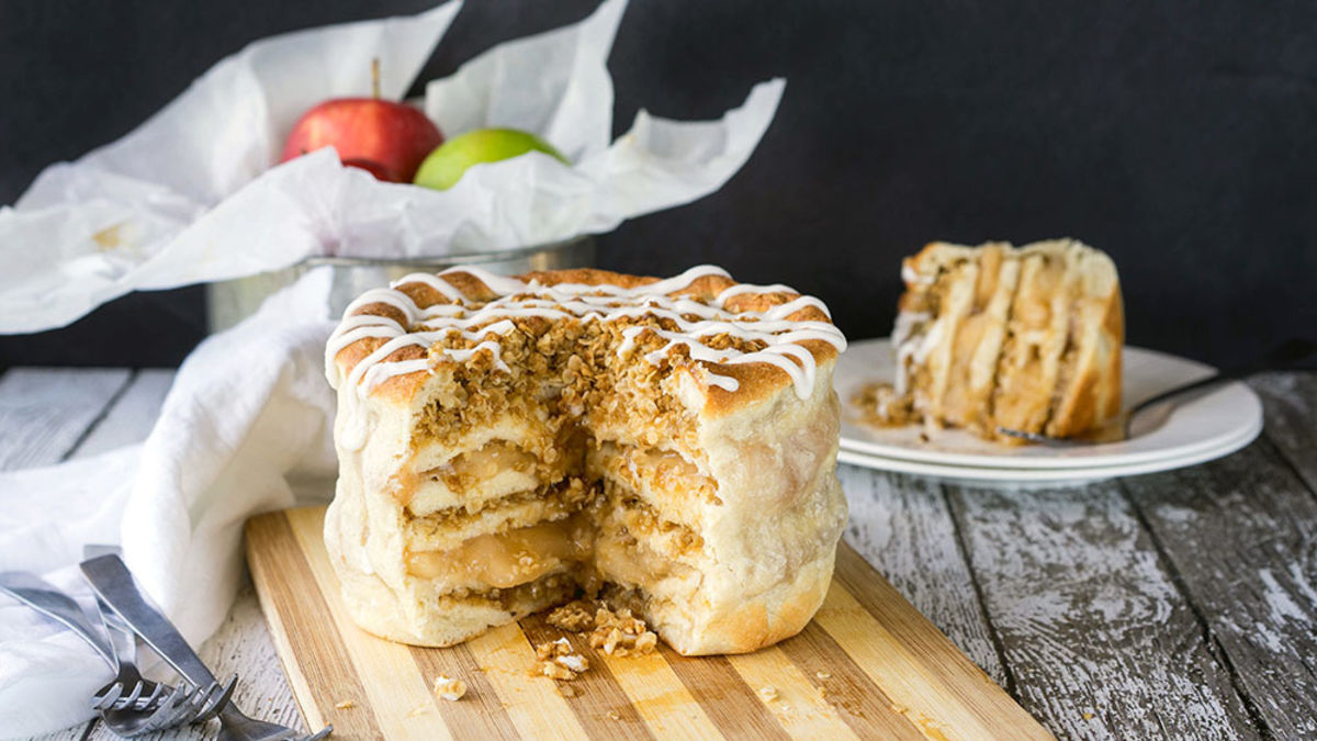 Apple Pie Pizza Cake