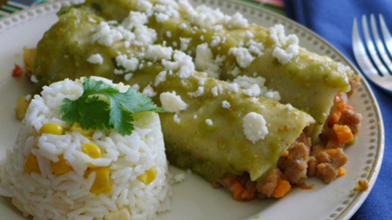 Enchiladas Verdes Rellenas con Picadillo