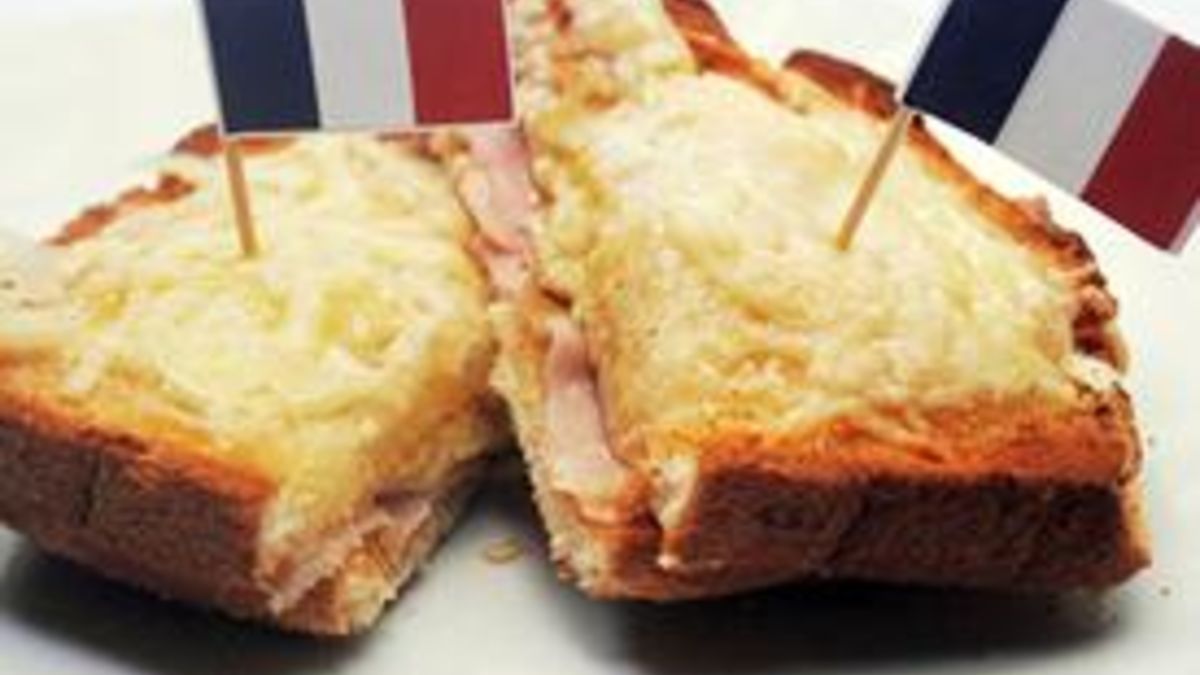 Croque Monsieur (aka fancy Grilled Cheese with Ham)