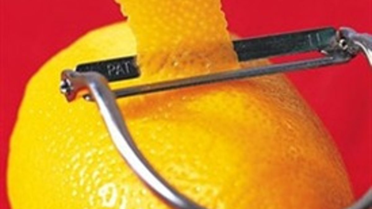 Lemon-Infused Vodka (Limoncello)