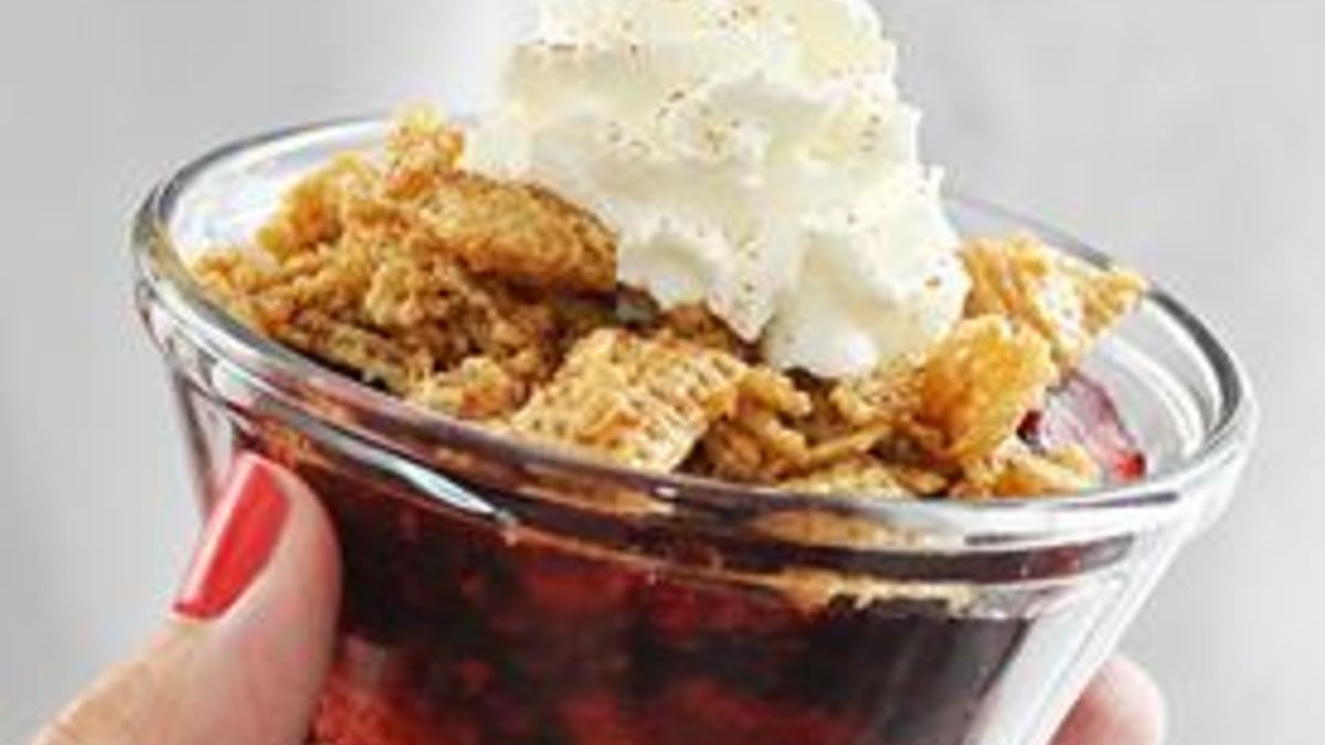 Mini Microwave Berry Crisps