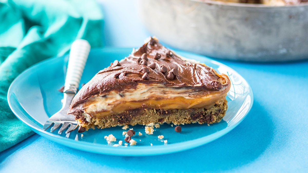 Caramel Chocolate Chip Skillet Cookie