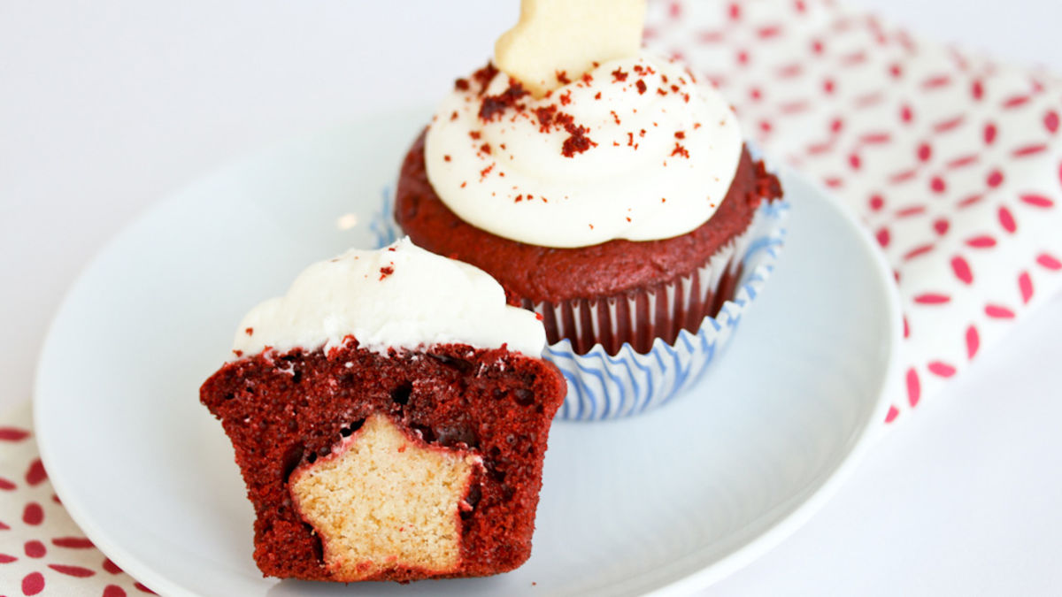 Star Surprise Cupcakes