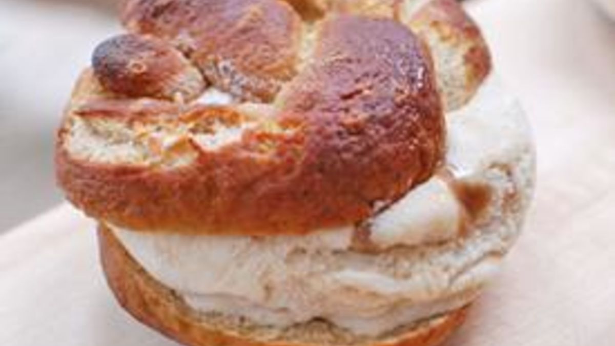 Pretzel-Caramel Ice Cream Sandwiches