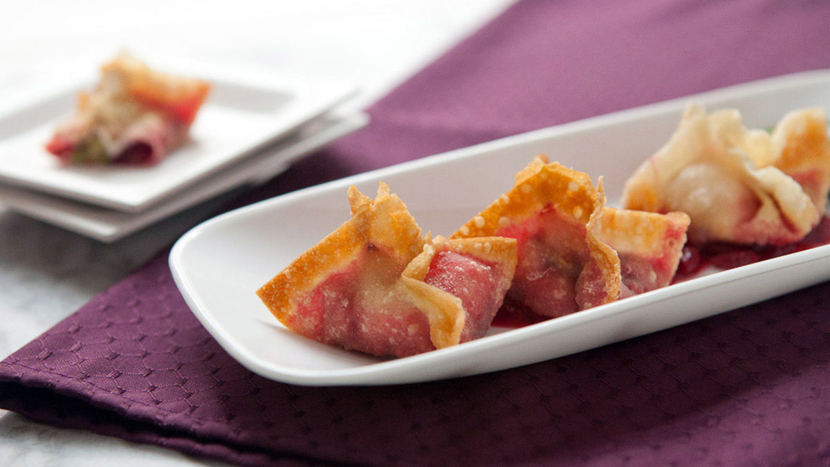 Spicy Cranberry Cream Cheese Wontons