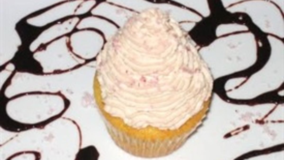 Pomegranate Jam Filled Cupcakes With Pomegranate Chantilly