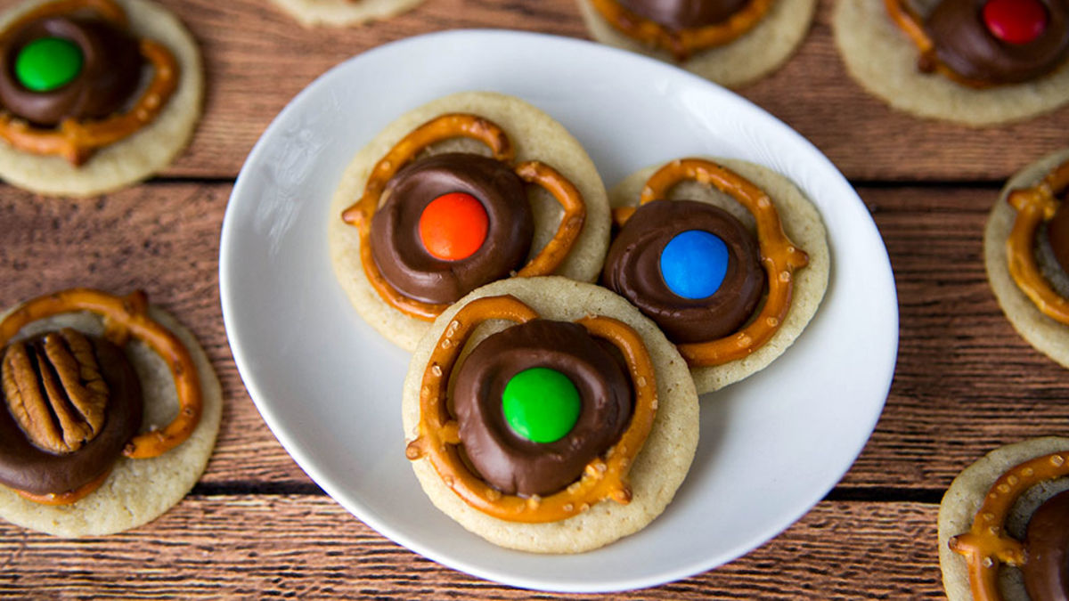 Caramel and Pretzel Cookies