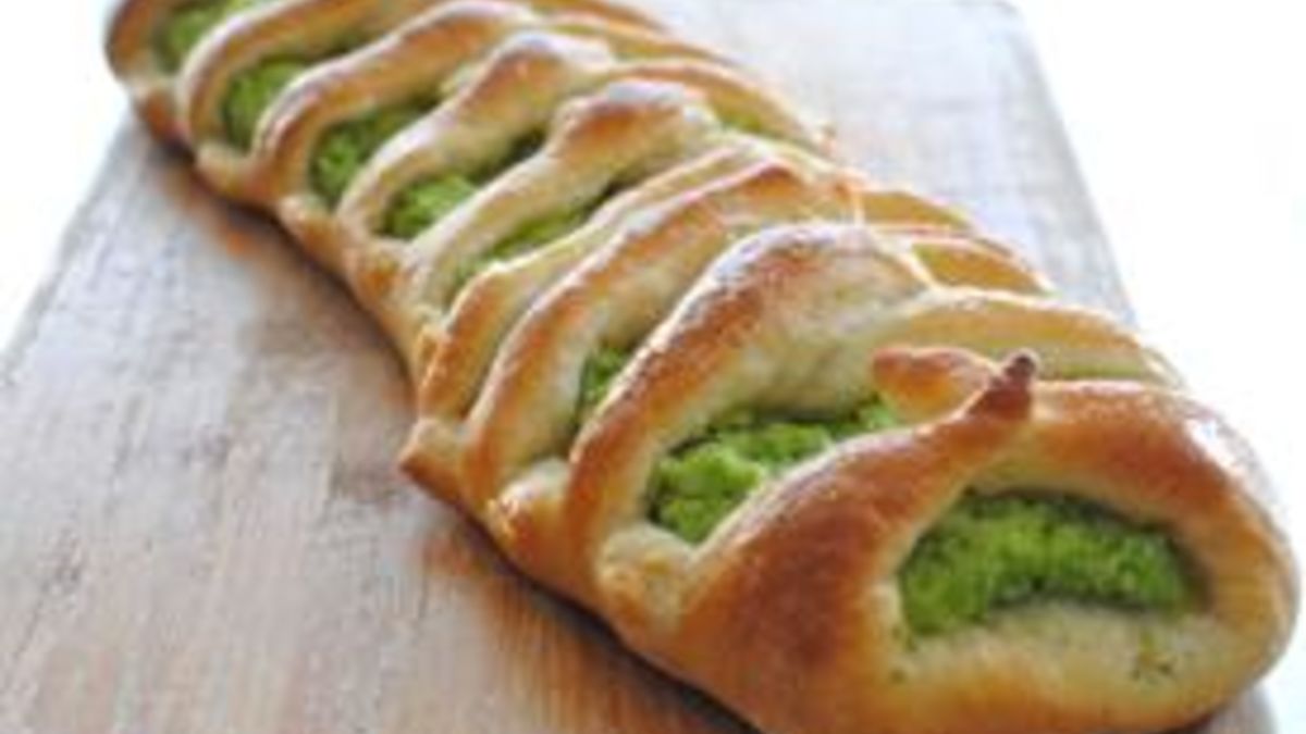 Broccoli Pesto Braid