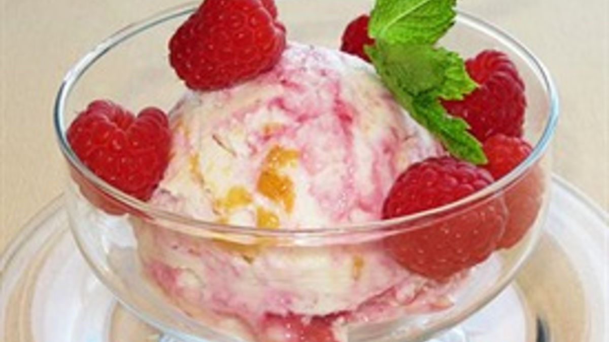 Peach Frozen Yogurt with Raspberry Swirl