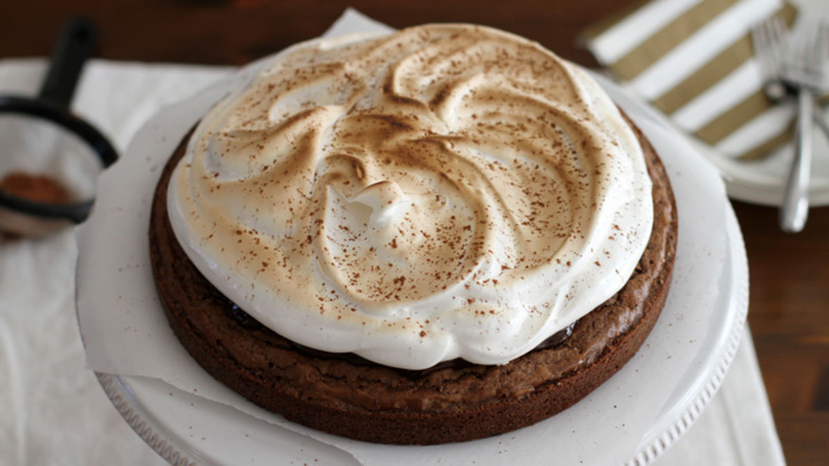 Toasted Marshmallow-Hot Cocoa Brownie Cake