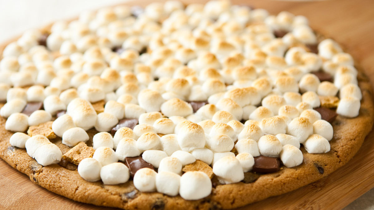 Grilled Chocolate Chip S’more Pizza