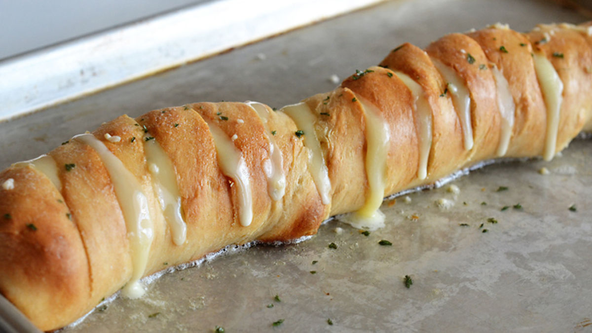 Cheesy Garlic Pull-Apart Loaf
