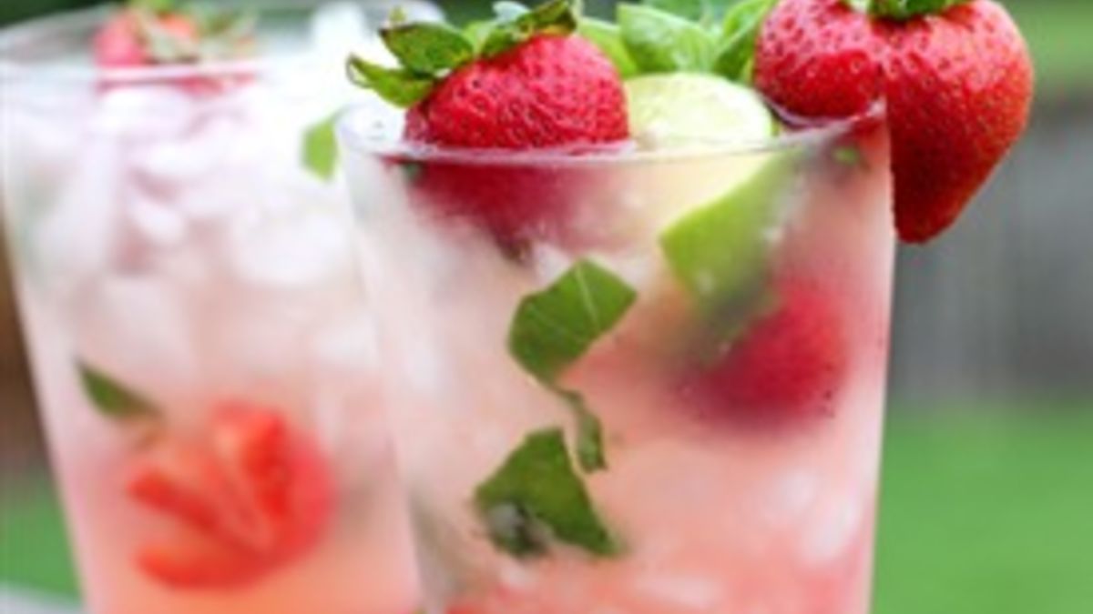 Strawberry Basil Mojito