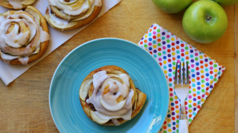 Cinnamon Rolls with Apples