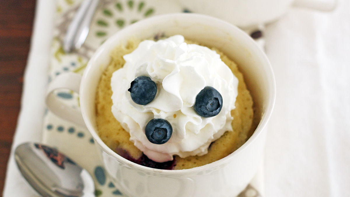 Blueberry-White Chocolate Mug Cakes