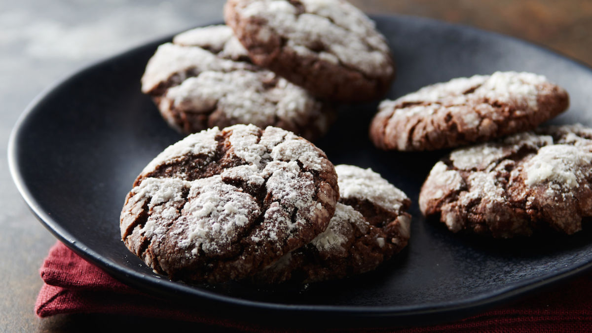 Easy Chocolate Crinkle Cookies