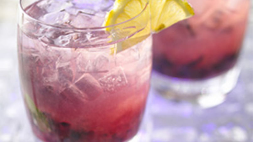 Limonada con Gin y Moras Azules