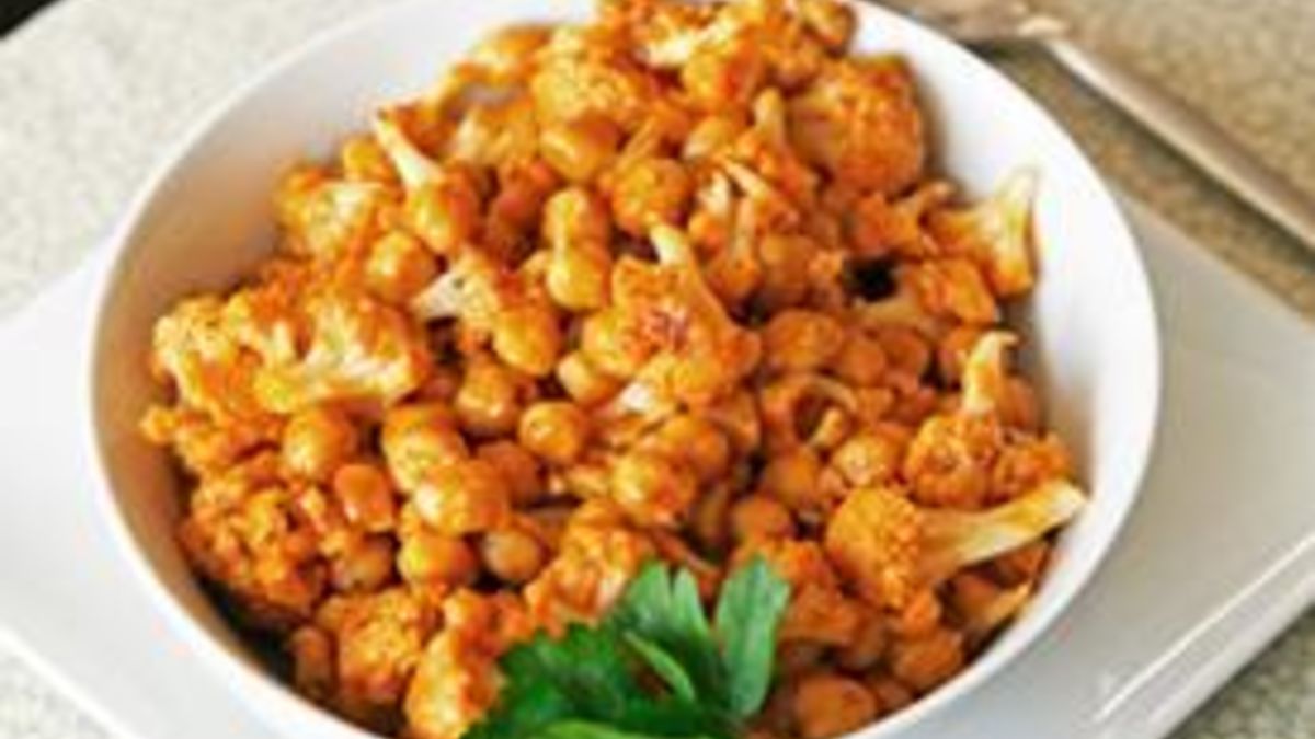 Thai Red Curry Cauliflower and Garbanzo Beans