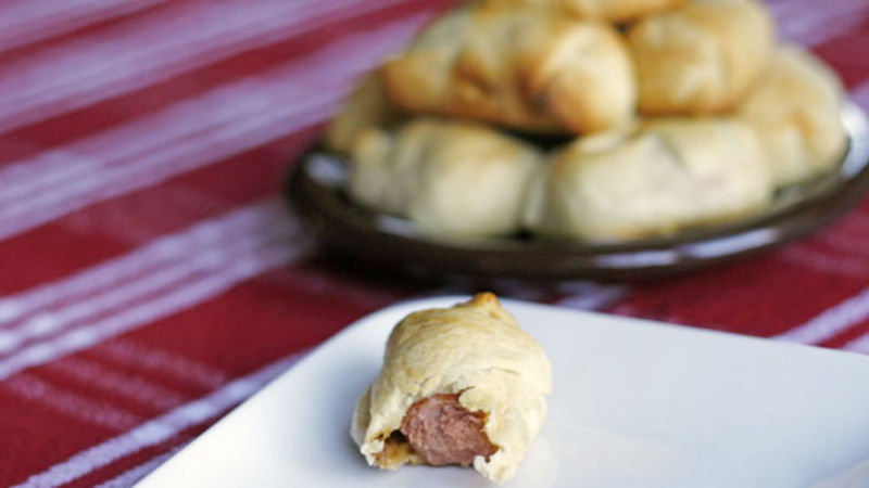 Bacon-Cheddar Pigs in a Blanket Recipe - Tablespoon.com