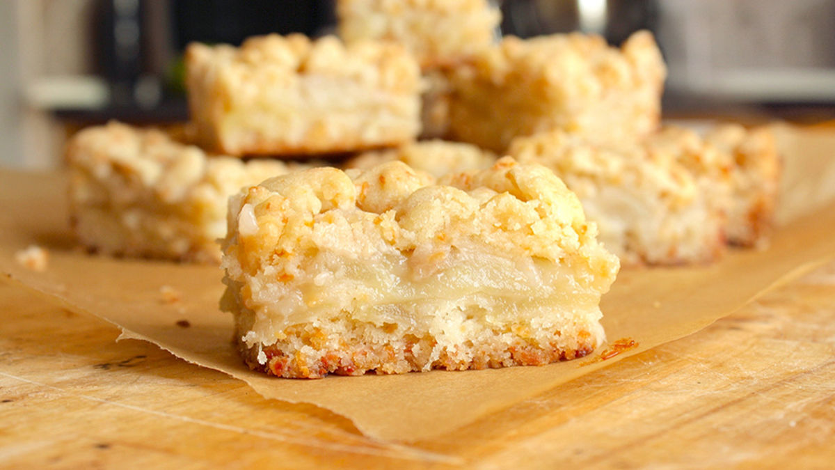 Cheddar Apple Pie Bars