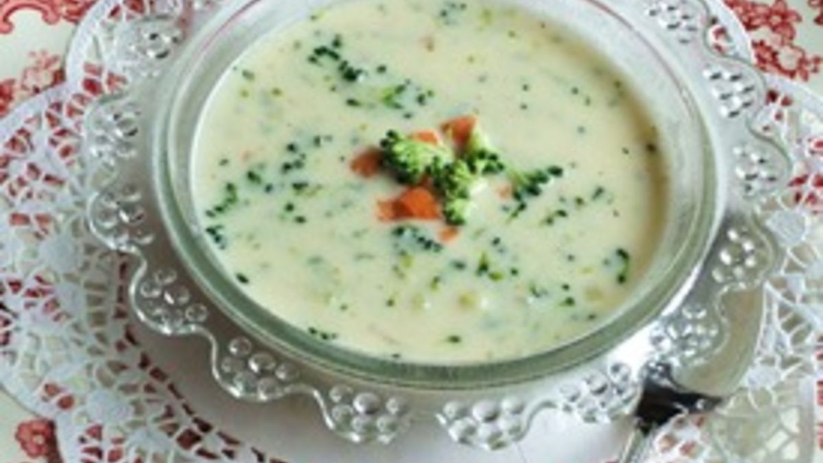 Elegant Broccoli Cheese Soup