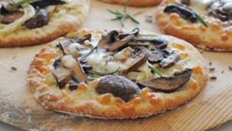 Mini Roasted Fennel and Mushroom Pizzas Recipe - Tablespoon.com