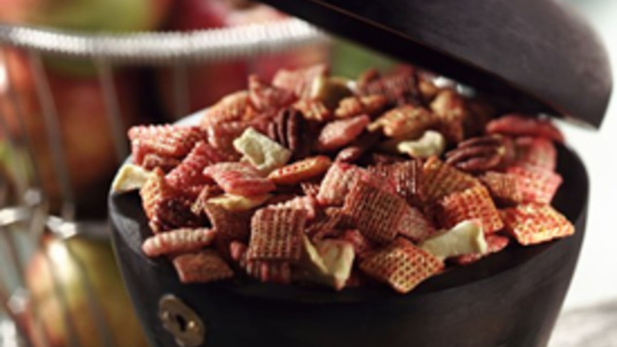 Apple-Cinnamon Snack Mix