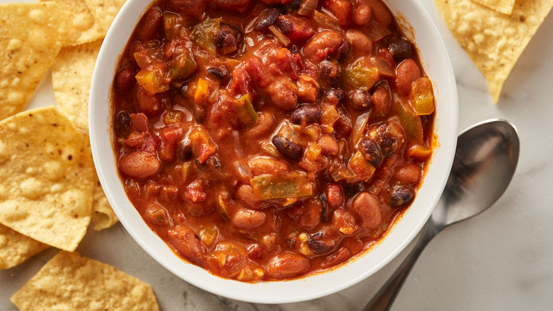 Slow Cooker Vegetarian Chili con Queso