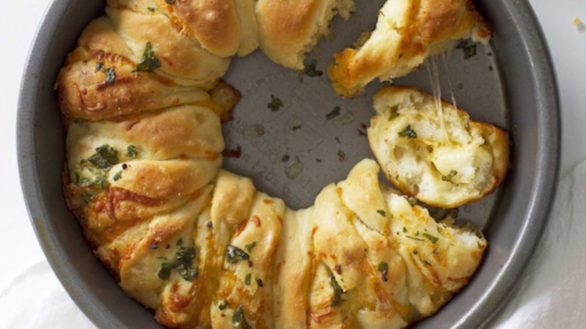 Cheesy Garlic Herb Pull Apart Bread