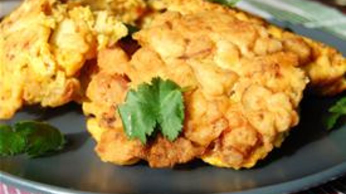 Cauliflower-Chickpea Fritters with Cilantro Raita