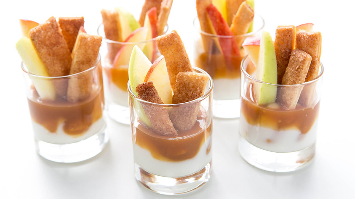 Apple Pie Fries with Yogurt Dippers