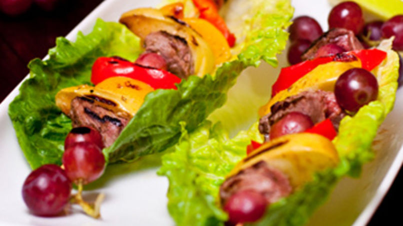 Pinchos o Brochetas de Lomo de Puerco con Frutas