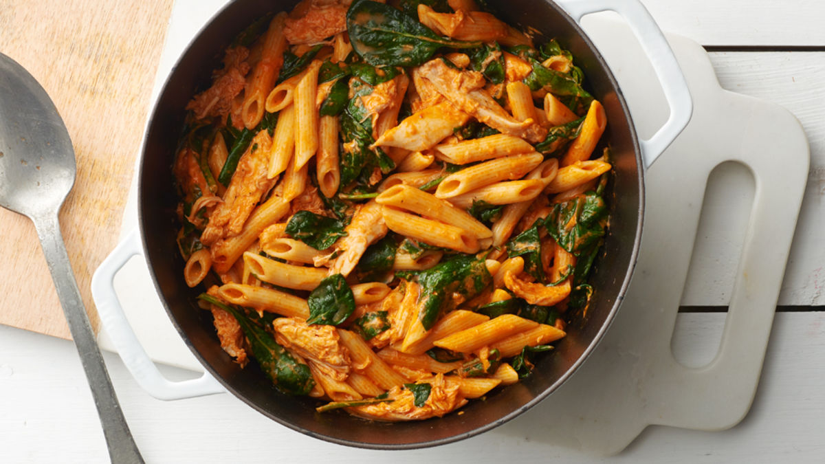 One-Pot Creamy Chicken and Roasted Red Pepper Penne