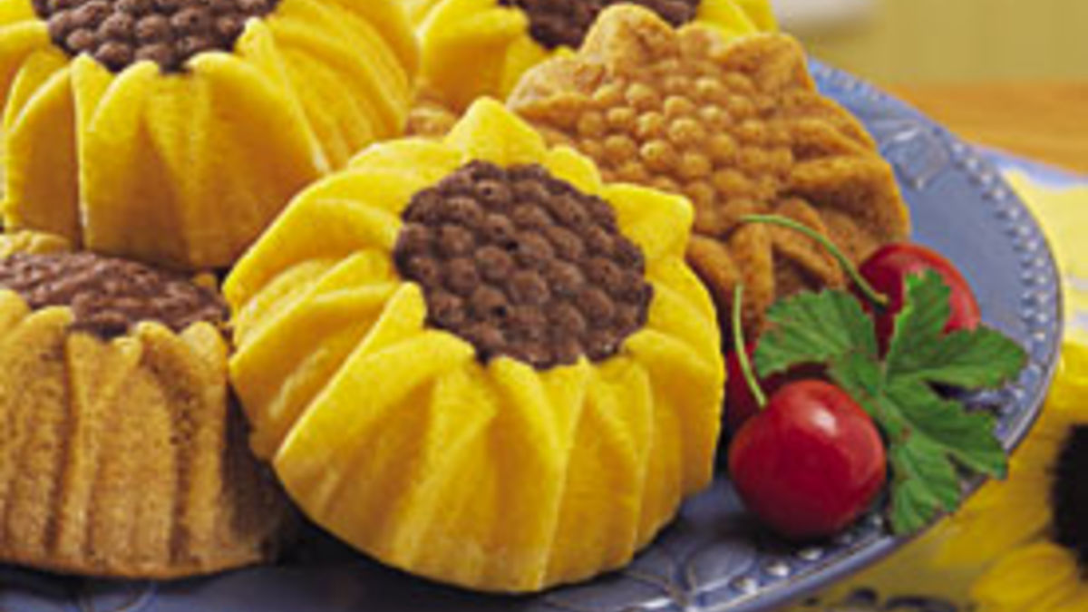 Mini Sunflower Cakes