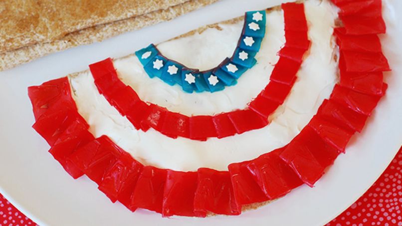 Fruit by the Foot™ 4th of July Fan Drape