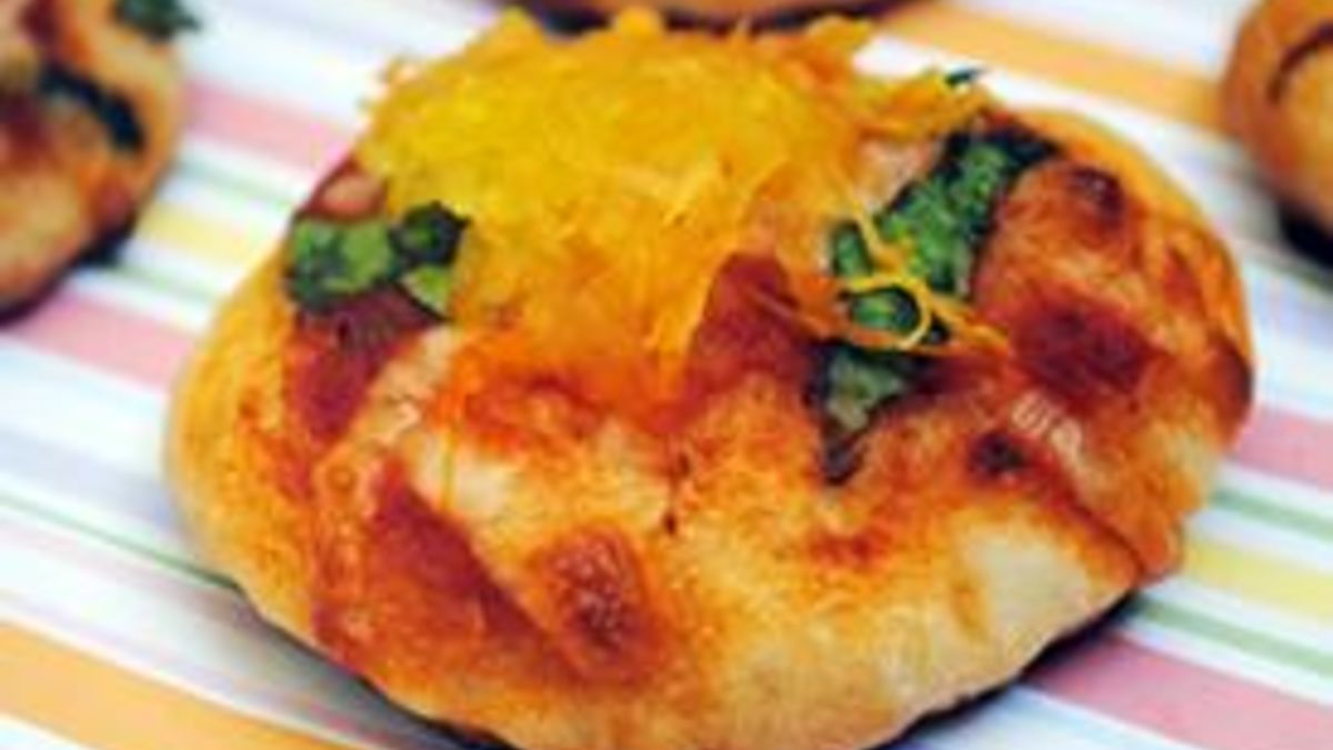 Spinach and Spaghetti Squash Pizza Bites with Bacon