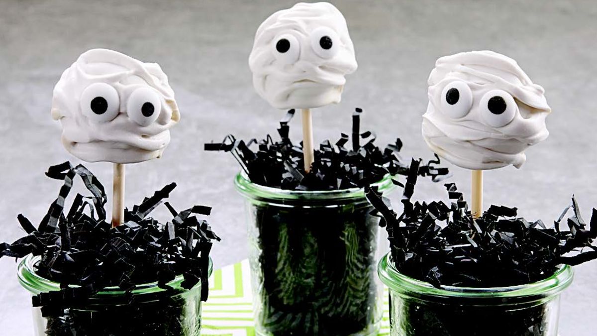 Halloween Mummy Brownie Pops