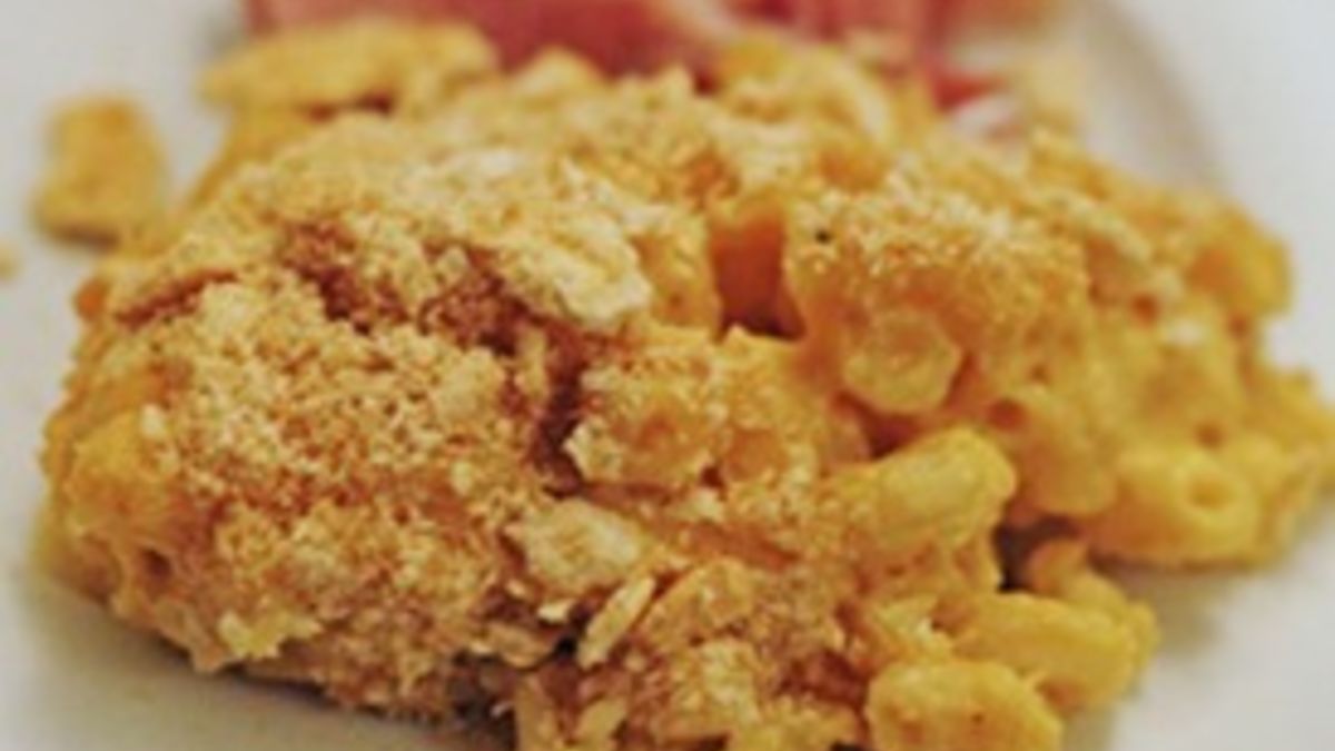 Creamy Macaroni and Cheese with Crunchy Topping