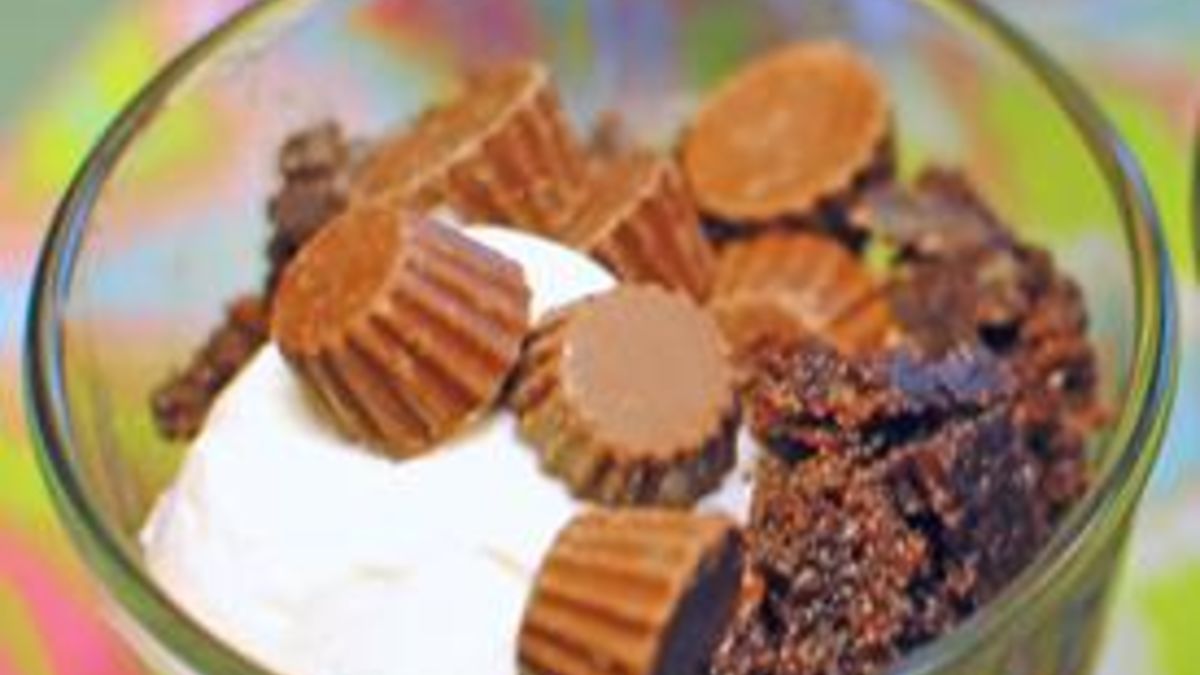 Chocolate Peanut Butter Crockpot Cake