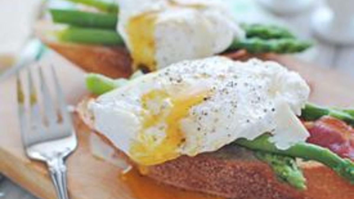Poached Egg and Asparagus Bruschetta