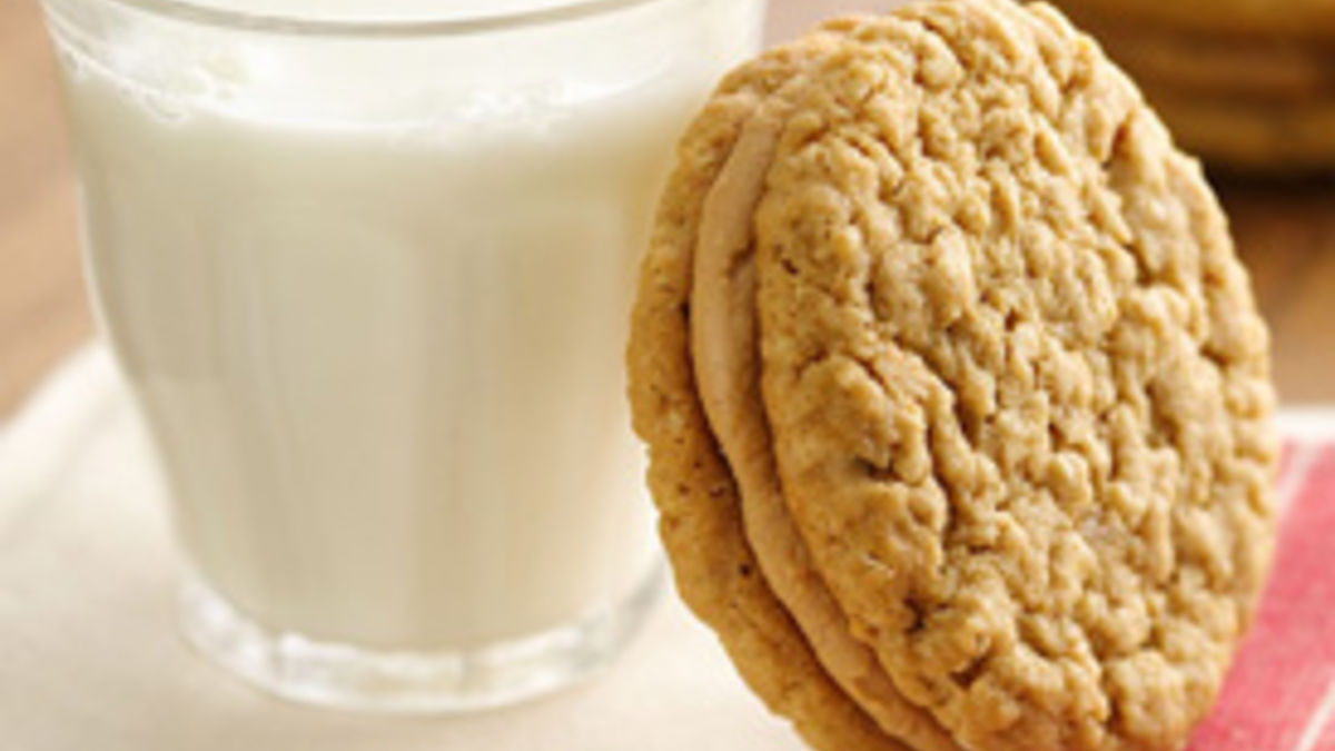 Memory Lane Oatmeal Peanut Butter Creme Sandwiches