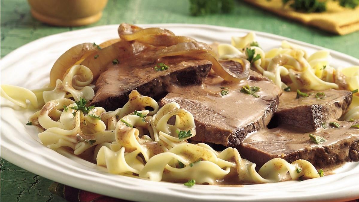 Slow Cooker Hungarian Beef Pot Roast 