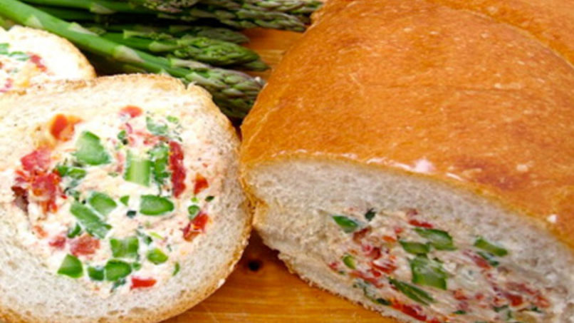 Pan Relleno de Queso y Espárragos