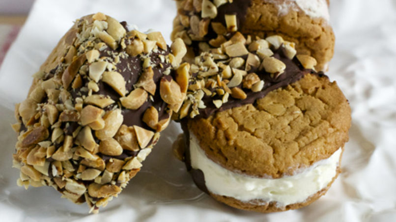 Sándwich de Helado con Galletas de Crema de Cacahuate