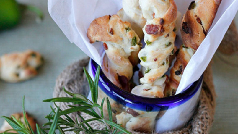Bacon and Jalapeño Breadsticks
