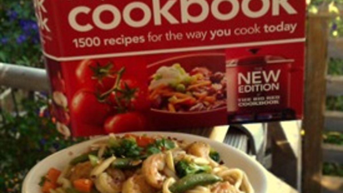 Udon Noodles with Shrimp, Vegetables and Almonds